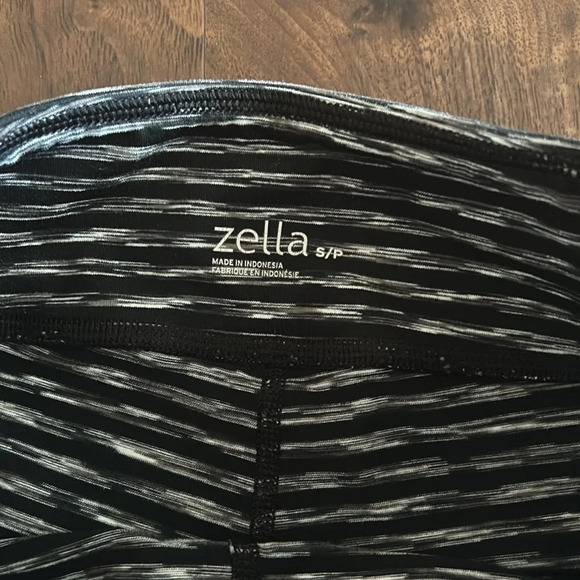 Black and White Zella Crop Leggings - Picture 3 of 5